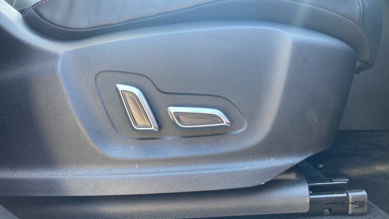 MG Hs 1.5 T-GDI Exclusive 5dr DCT Petrol Hatchback